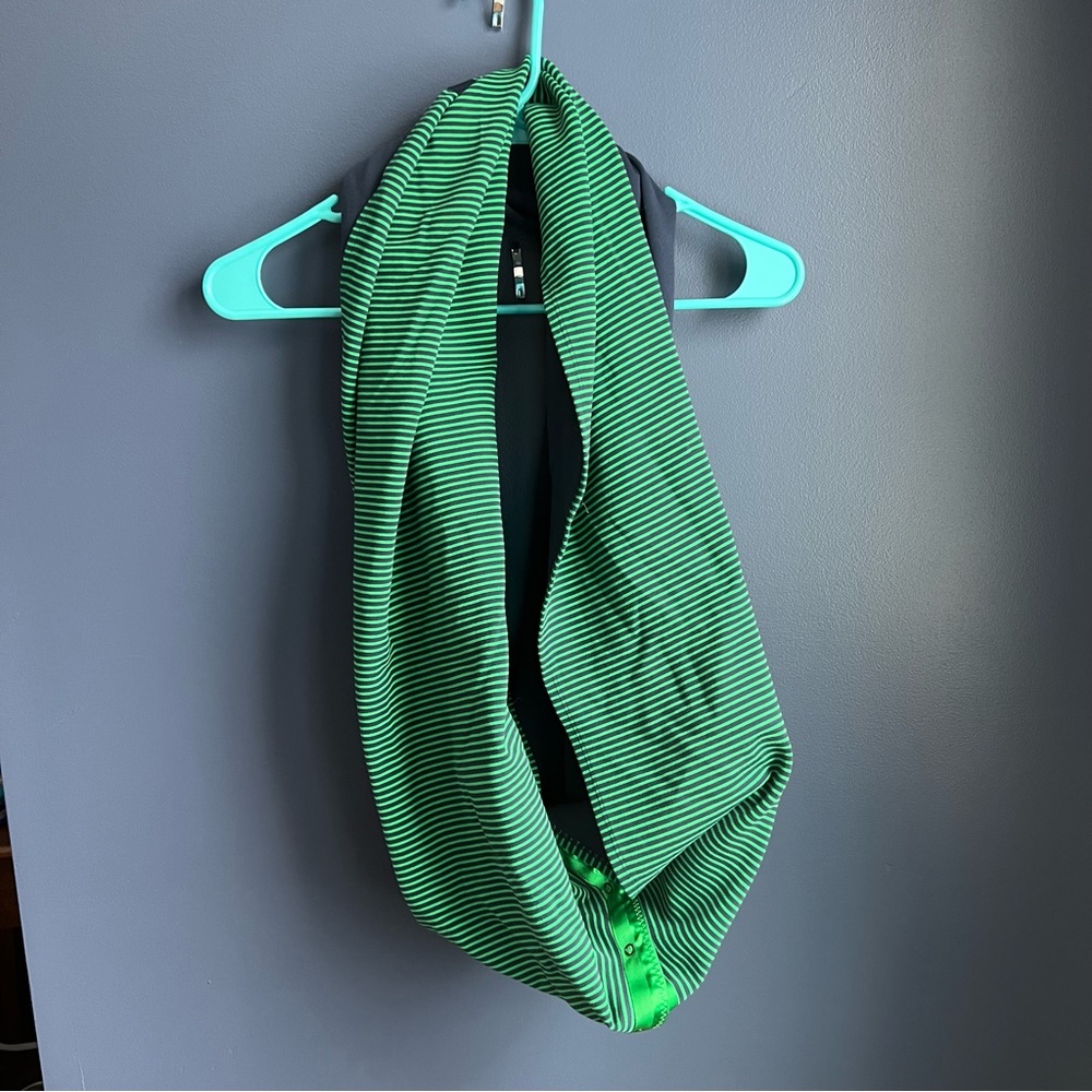 Lululemon Infinity Scarf 🦋